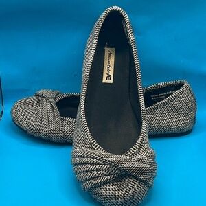 Women’s American Eagle ballet slippers, size 7- black and white